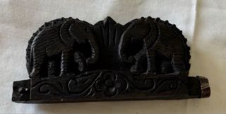 Balanza antigua tallada a mano