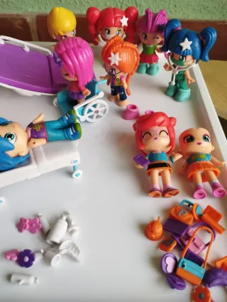 Ambulancia Pinypon con figuras y accesorios