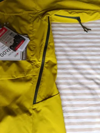 Chaqueta Haglofs Gore-Tex Infinium Amarilla .