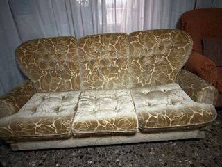 Sofá clásico beige y marrón