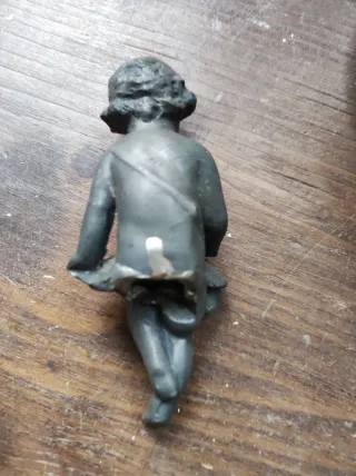Figura de metal niño