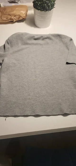 Pichi gris oscuro con rayas y jersey gris claro