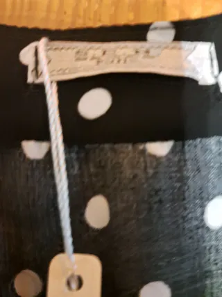 Blusa de lunares negra y blanca