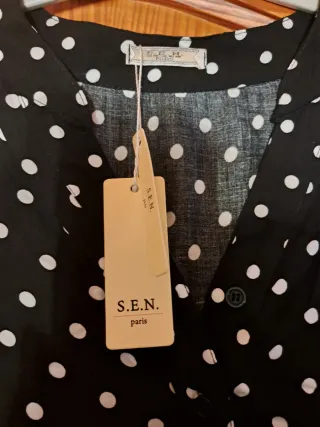 Blusa de lunares negra y blanca