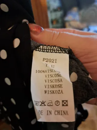 Blusa de lunares negra y blanca