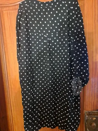 Blusa de lunares negra y blanca