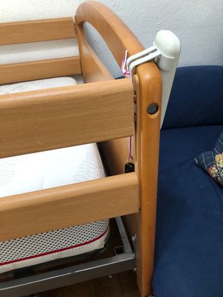 Cama geriátrica con carro elevador, colchon