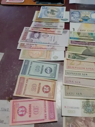 Lote de billetes extranjeros