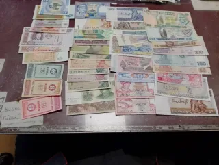 Lote de billetes extranjeros