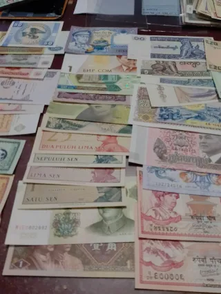 Lote de billetes extranjeros