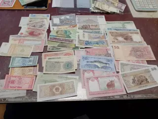 Lote de billetes extranjeros