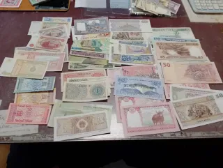 Lote de billetes extranjeros