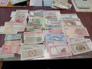 Lote de billetes extranjeros