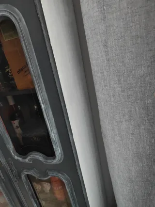 Mueble vitrina salón madera y cristal