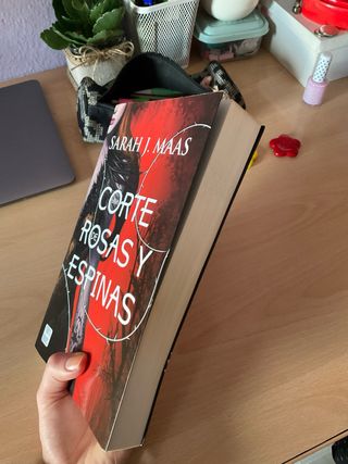 Una corte de rosas y espinas