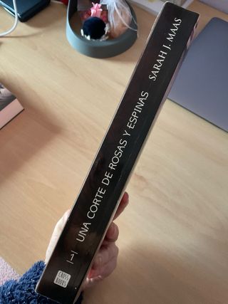 Una corte de rosas y espinas