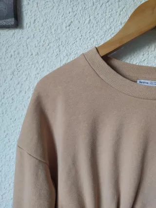 Jersey Bershka cropped beige talla M