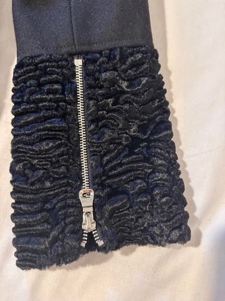 Chaqueta Guess Negra con Pelo