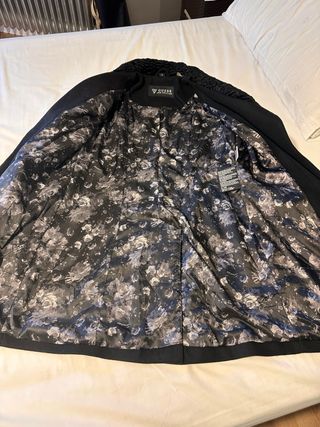 Chaqueta Guess Negra con Pelo