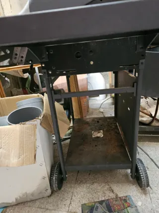 Barbacoa de gas negra y plateada