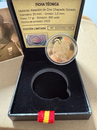 Conmemorativa Francisco Franco bañada en oro