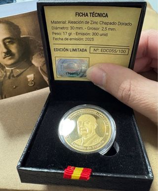Conmemorativa Francisco Franco bañada en oro