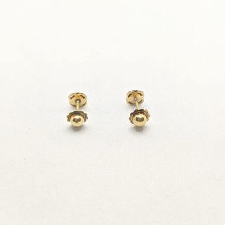 Pendiente de oro de 18k con piedra, 0.62 g.