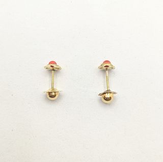 Pendiente de oro de 18k con piedra, 0.62 g.