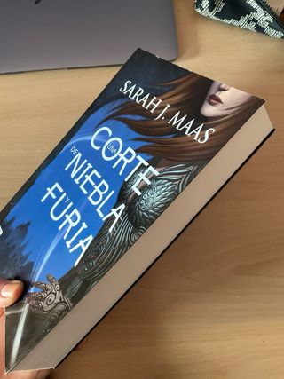 Una corte de niebla y furia: Una corte de rosas...