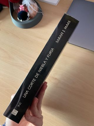 Una corte de niebla y furia: Una corte de rosas...