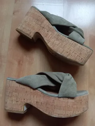 Sandalias cuña ante beige