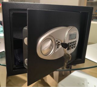 Caja de seguridad con llave y teclado