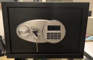 Caja de seguridad con llave y teclado