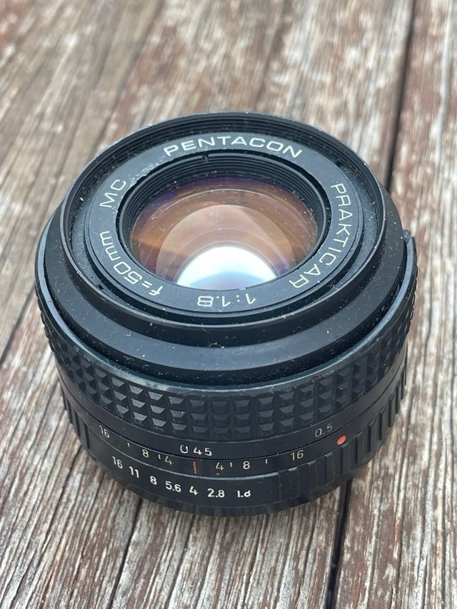Pentacon Prakticar 50mm f/1.8 MC objetivo