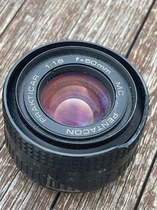 Pentacon Prakticar 50mm f/1.8 MC objetivo