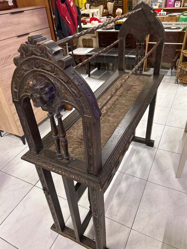 Gabanero de madera y forja