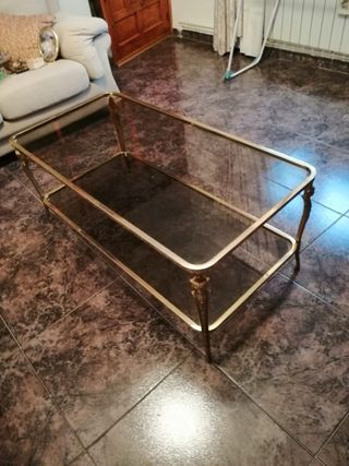 Mesa baja antigua metal dorado y cristal