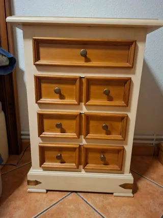 Cómoda y mesillas de noche