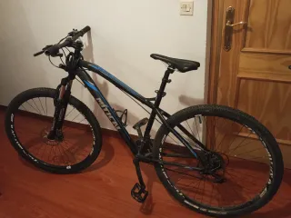 Bicicleta de Montaña Negra y Azul