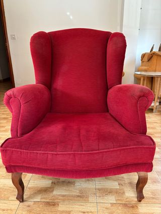 Sillón tapizado rojo