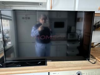 Televisor Thomson 44 Negro. Para piezas o repara,