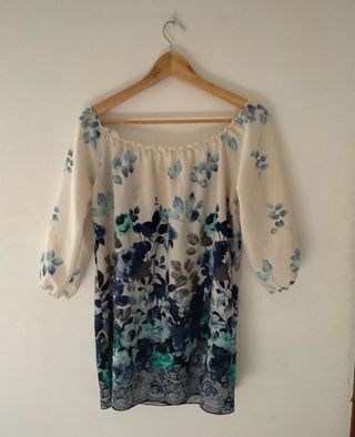 Camiseta floral escote Bardot