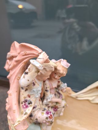 Figura porcelana niños con barca