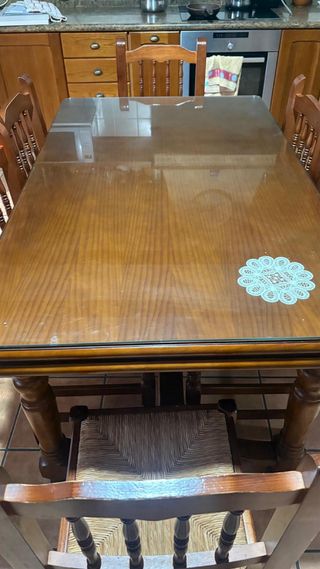 Mesa de comedor de madera con 6 sillas