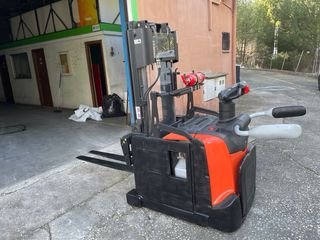 Apilador Toyota 1200kg 2500mm