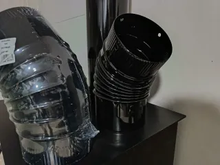 Chimenea: 2 codos de 45° y sombrerete 150mm.