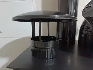 Chimenea: 2 codos de 45° y sombrerete 150mm.