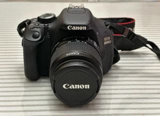 Cámara Canon EOS 600D Negra