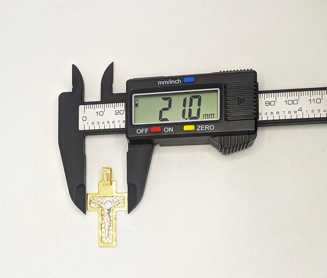 Colgante Cruz de oro combinado de 18k, 5.05 g.