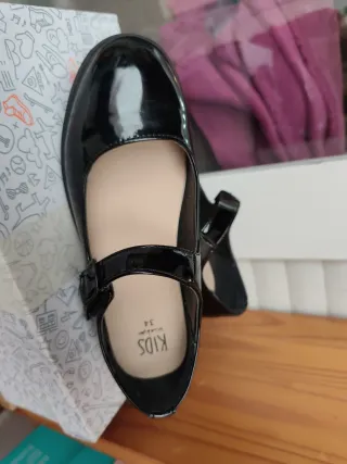 Zapatos negros infantiles talla 34 con belcro